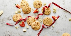 Strawberry White Chocolate Cookies-web