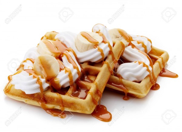 34363704-belgische-wafels-met-slagroom-karamelsaus